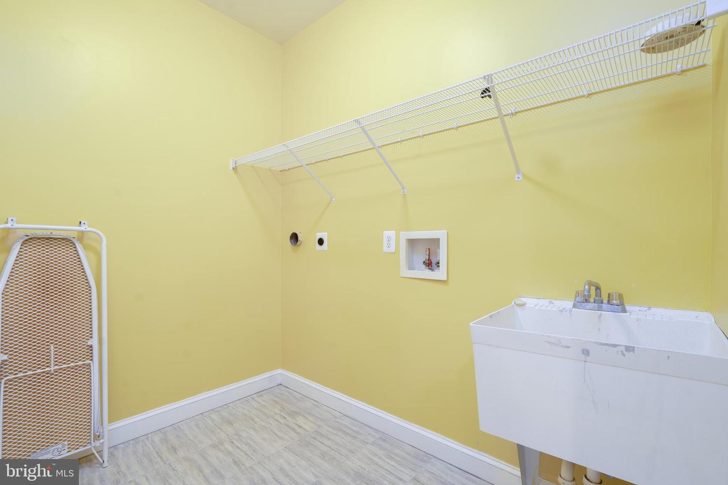 6010 ASHBY HEIGHTS CIR, ALEXANDRIA, Virginia 22315, 5 Bedrooms Bedrooms, ,4 BathroomsBathrooms,Residential,For sale,6010 ASHBY HEIGHTS CIR,VAFX2254336 MLS # VAFX2254336