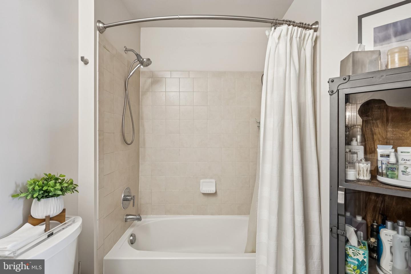 3600 S GLEBE RD #1015W, ARLINGTON, Virginia 22202, 1 Bedroom Bedrooms, ,1 BathroomBathrooms,Residential,For sale,3600 S GLEBE RD #1015W,VAAR2060400 MLS # VAAR2060400