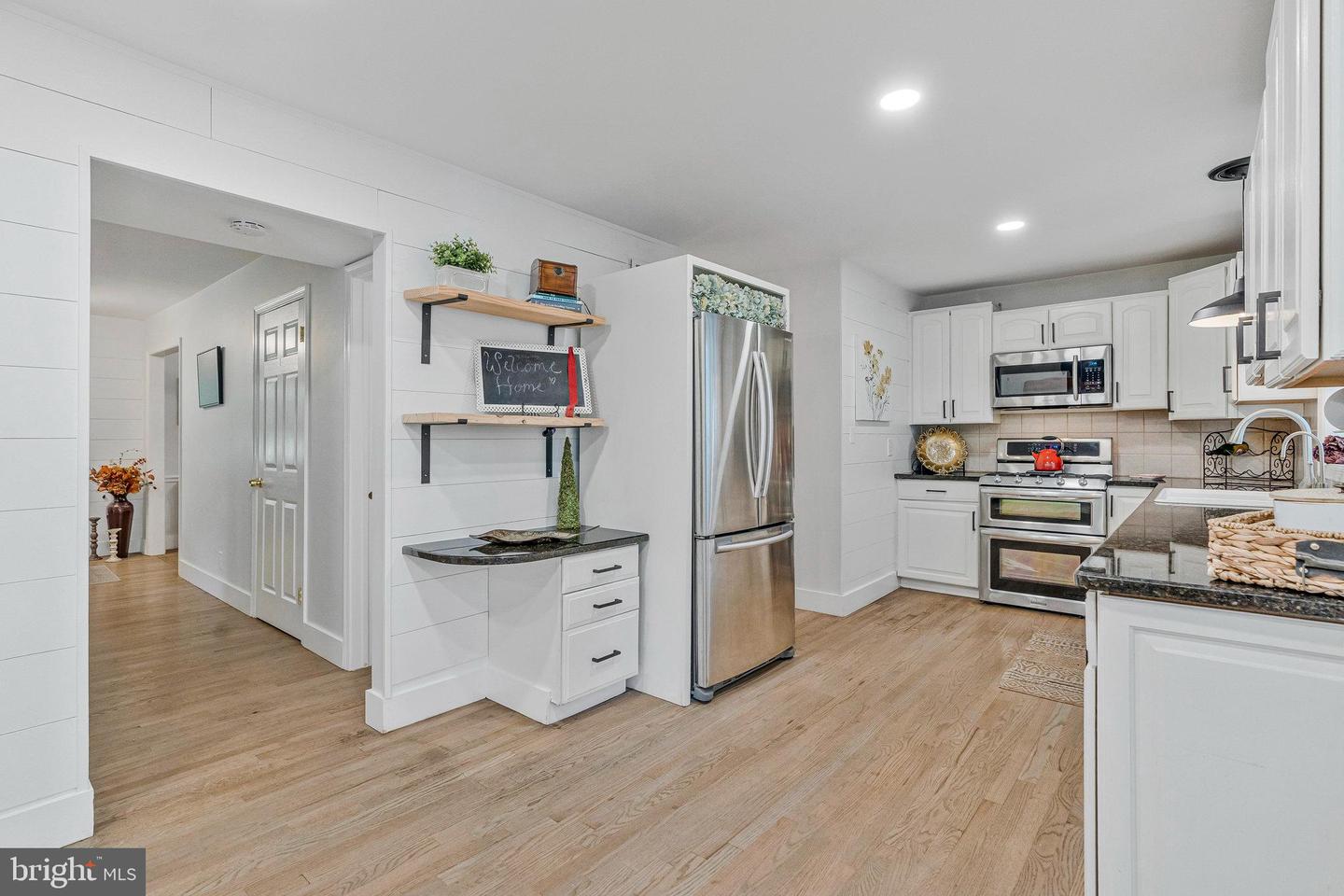 6285 SNOWFOX LN, BROAD RUN, Virginia 20137, 4 Bedrooms Bedrooms, ,3 BathroomsBathrooms,Residential,For sale,6285 SNOWFOX LN,VAFQ2017442 MLS # VAFQ2017442
