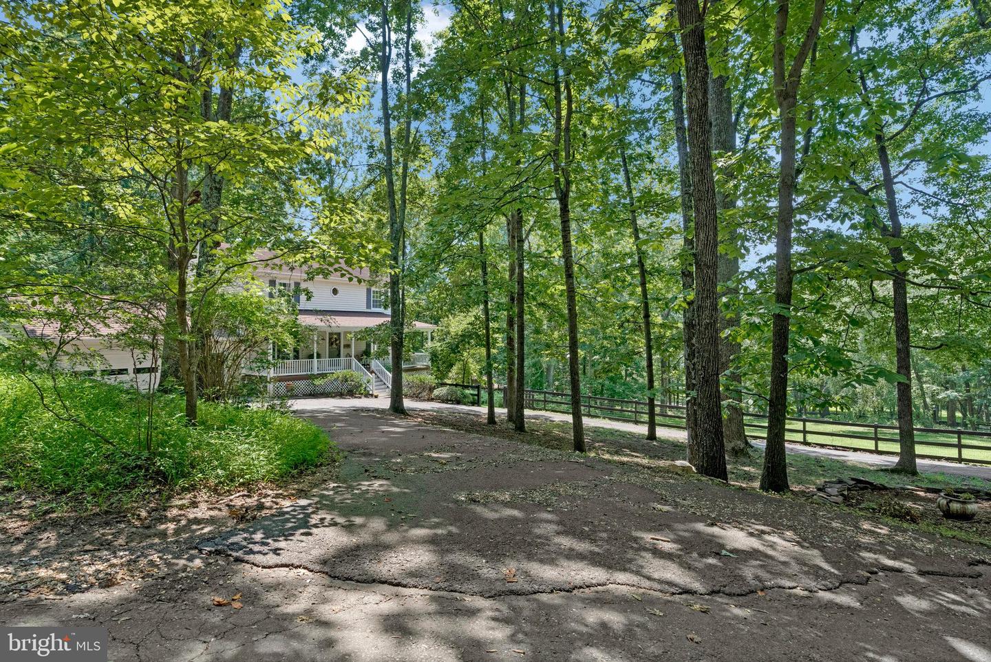 6285 SNOWFOX LN, BROAD RUN, Virginia 20137, 4 Bedrooms Bedrooms, ,3 BathroomsBathrooms,Residential,For sale,6285 SNOWFOX LN,VAFQ2017442 MLS # VAFQ2017442