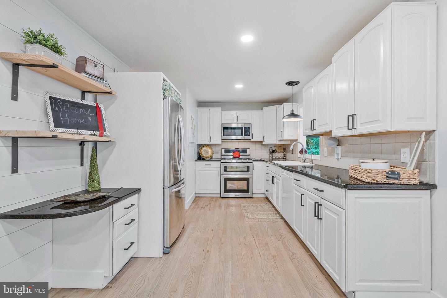 6285 SNOWFOX LN, BROAD RUN, Virginia 20137, 4 Bedrooms Bedrooms, ,3 BathroomsBathrooms,Residential,For sale,6285 SNOWFOX LN,VAFQ2017442 MLS # VAFQ2017442