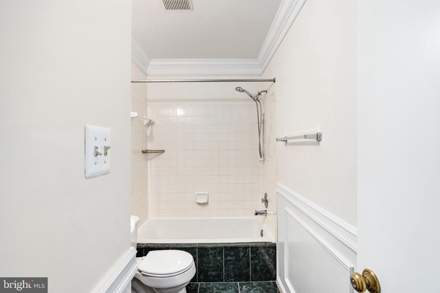 15604 TRAVERSER CT, WOODBRIDGE, Virginia 22193, 3 Bedrooms Bedrooms, ,2 BathroomsBathrooms,Residential,For sale,15604 TRAVERSER CT,VAPW2099324 MLS # VAPW2099324