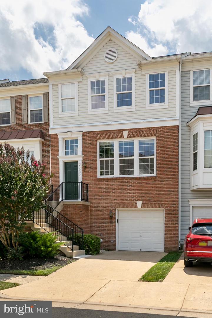 43797 VIRGINIA MANOR TER, ASHBURN, Virginia 20148, 3 Bedrooms Bedrooms, ,3 BathroomsBathrooms,Residential,For sale,43797 VIRGINIA MANOR TER,VALO2102308 MLS # VALO2102308