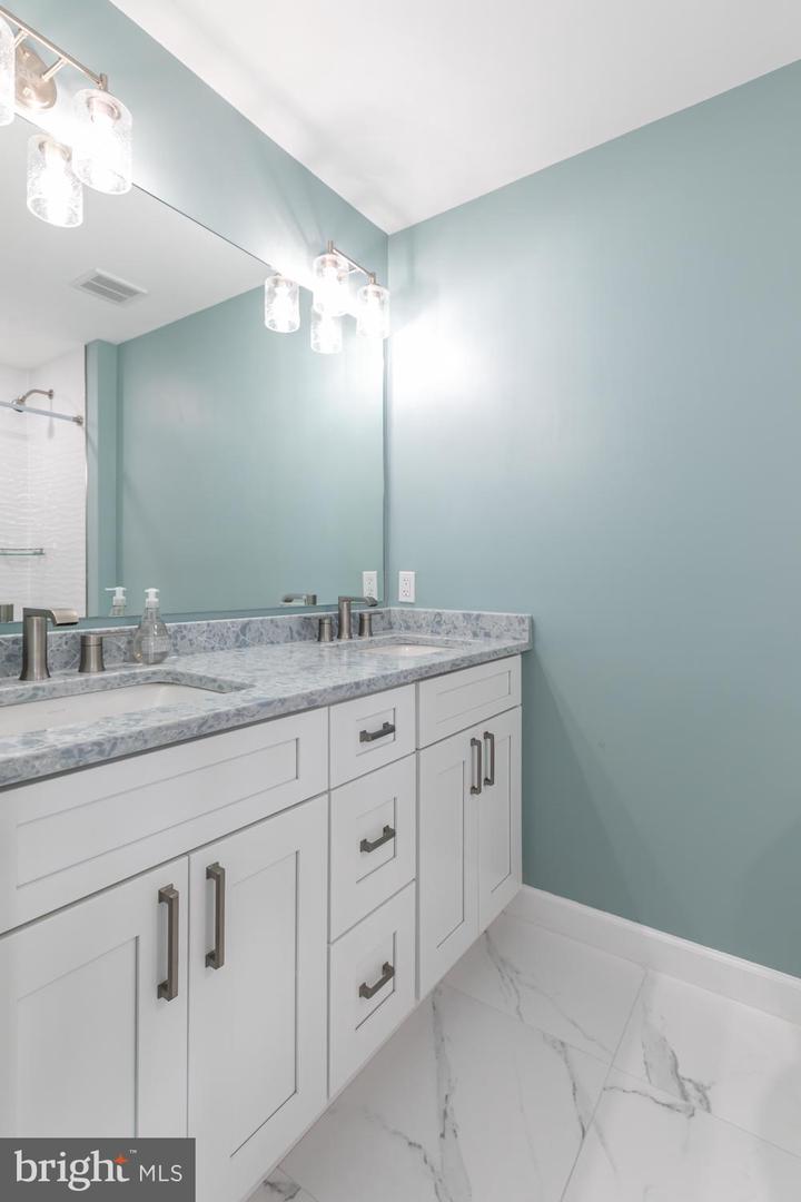 43797 VIRGINIA MANOR TER, ASHBURN, Virginia 20148, 3 Bedrooms Bedrooms, ,3 BathroomsBathrooms,Residential,For sale,43797 VIRGINIA MANOR TER,VALO2102308 MLS # VALO2102308