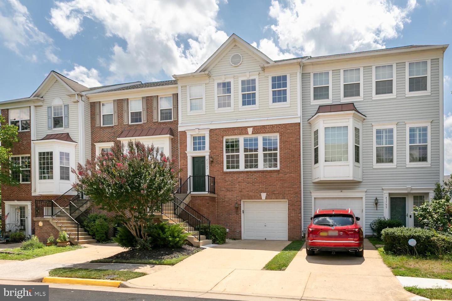 43797 VIRGINIA MANOR TER, ASHBURN, Virginia 20148, 3 Bedrooms Bedrooms, ,3 BathroomsBathrooms,Residential,For sale,43797 VIRGINIA MANOR TER,VALO2102308 MLS # VALO2102308
