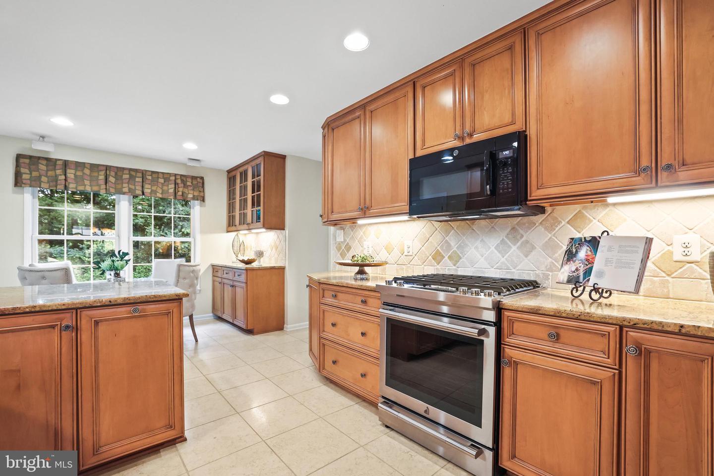 8409 KAY CT, ANNANDALE, Virginia 22003, 4 Bedrooms Bedrooms, ,3 BathroomsBathrooms,Residential,For sale,8409 KAY CT,VAFX2256112 MLS # VAFX2256112