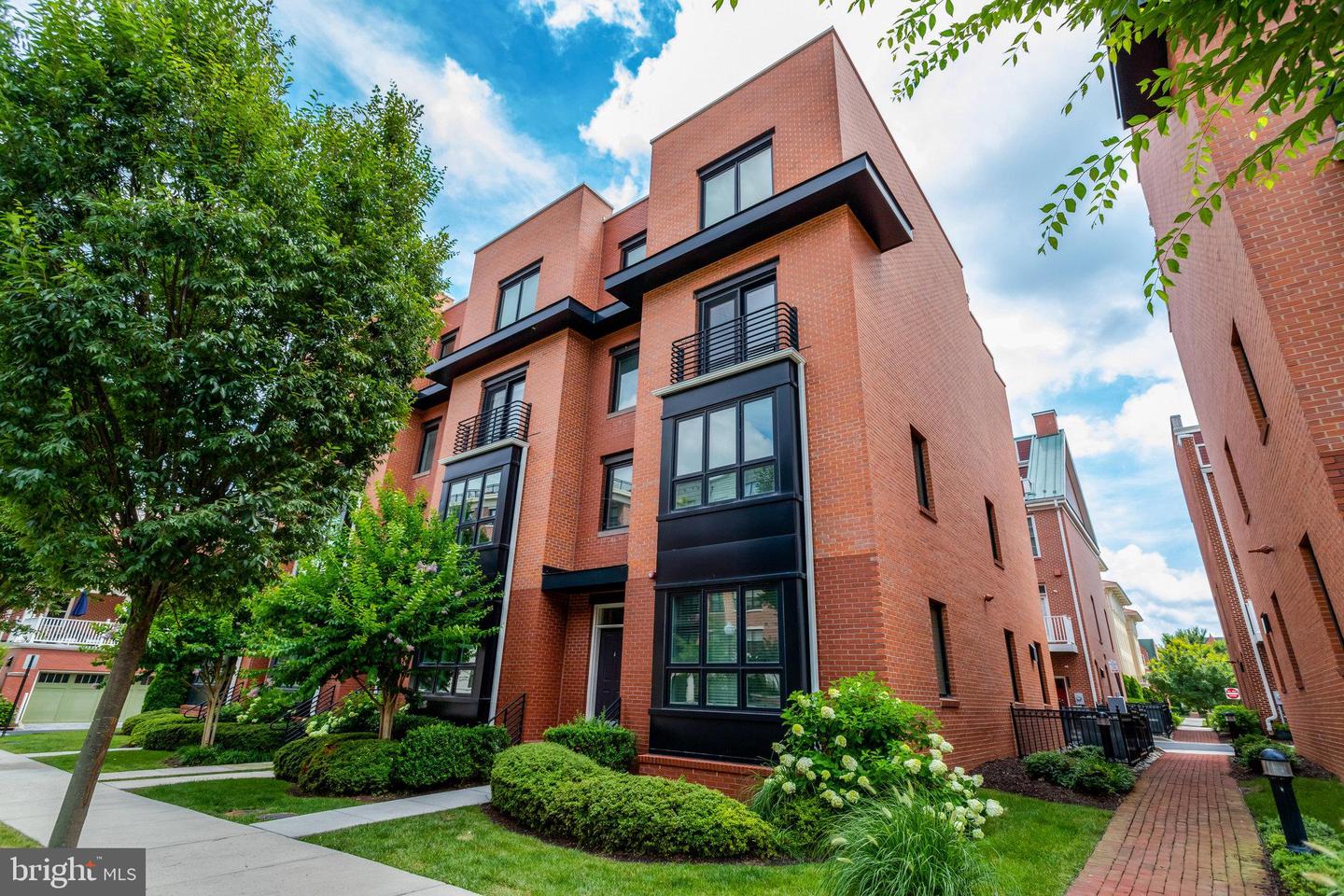 721 WATSON ST, ALEXANDRIA, Virginia 22301, 4 Bedrooms Bedrooms, ,4 BathroomsBathrooms,Residential,For sale,721 WATSON ST,VAAX2047614 MLS # VAAX2047614