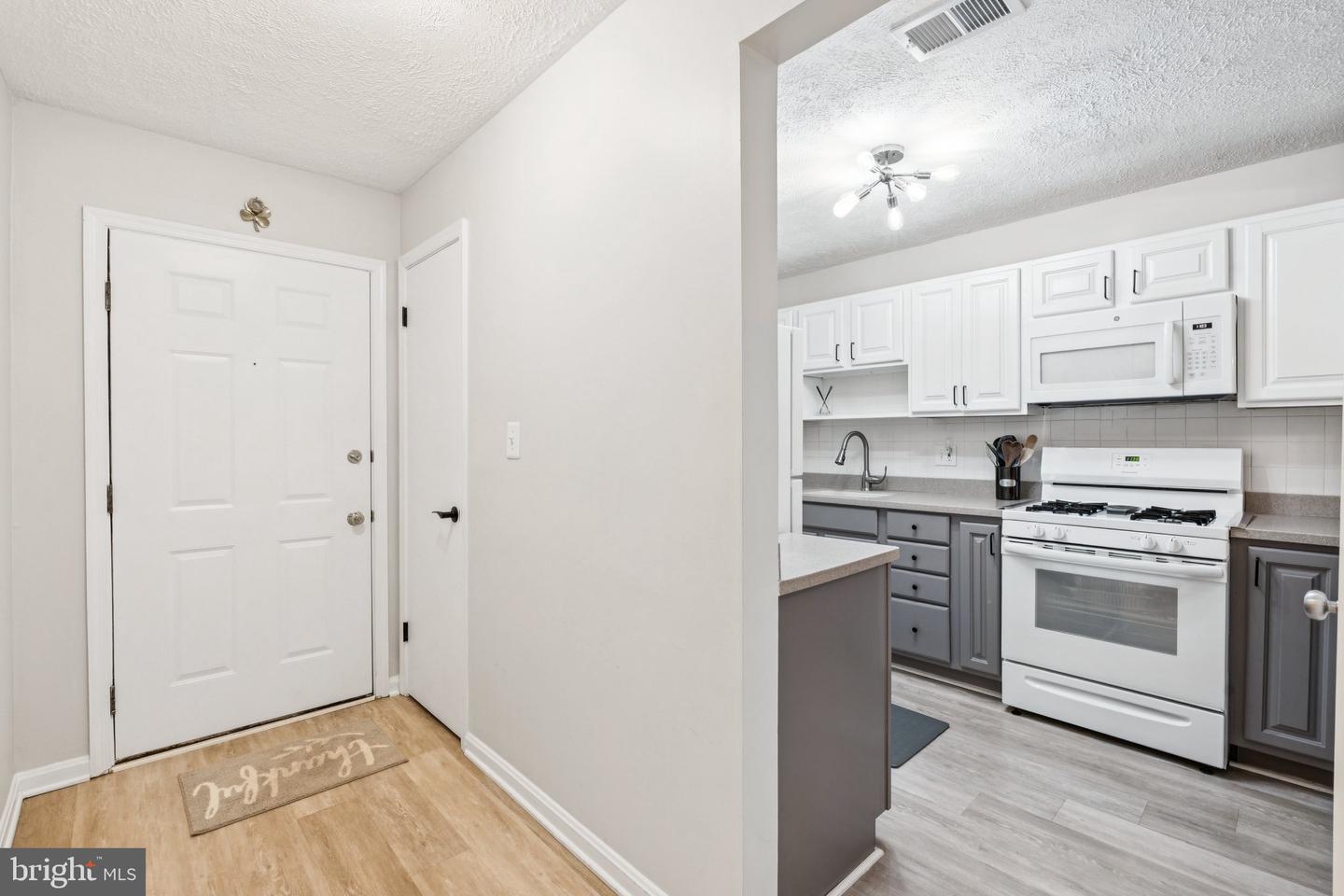 10054 OAKTON TERRACE RD, OAKTON, Virginia 22124, 1 Bedroom Bedrooms, ,1 BathroomBathrooms,Residential,For sale,10054 OAKTON TERRACE RD,VAFX2256252 MLS # VAFX2256252