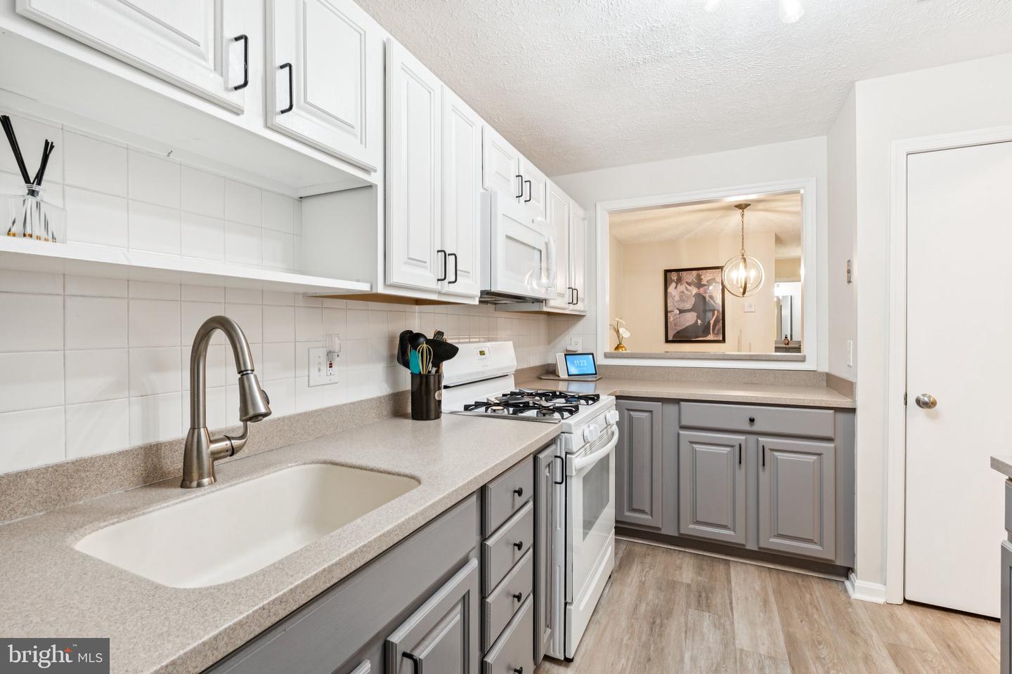 10054 OAKTON TERRACE RD, OAKTON, Virginia 22124, 1 Bedroom Bedrooms, ,1 BathroomBathrooms,Residential,For sale,10054 OAKTON TERRACE RD,VAFX2256252 MLS # VAFX2256252
