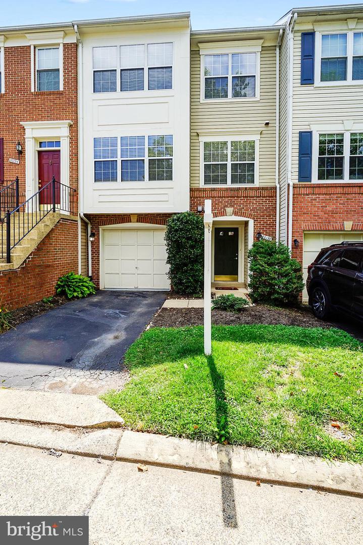 20198 BROOKVIEW SQ, ASHBURN, Virginia 20147, 3 Bedrooms Bedrooms, ,2 BathroomsBathrooms,Residential,For sale,20198 BROOKVIEW SQ,VALO2102586 MLS # VALO2102586