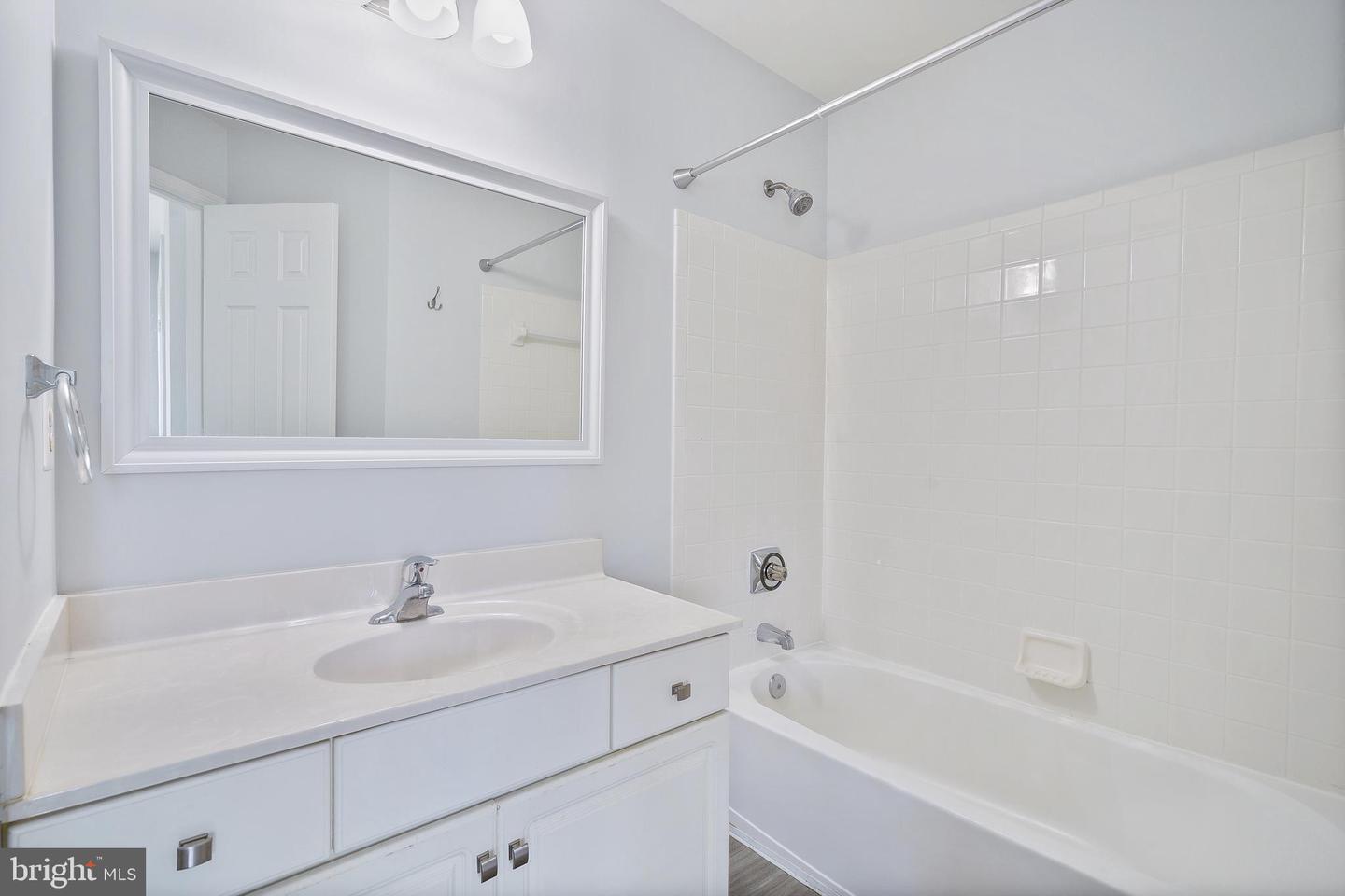 20198 BROOKVIEW SQ, ASHBURN, Virginia 20147, 3 Bedrooms Bedrooms, ,2 BathroomsBathrooms,Residential,For sale,20198 BROOKVIEW SQ,VALO2102586 MLS # VALO2102586