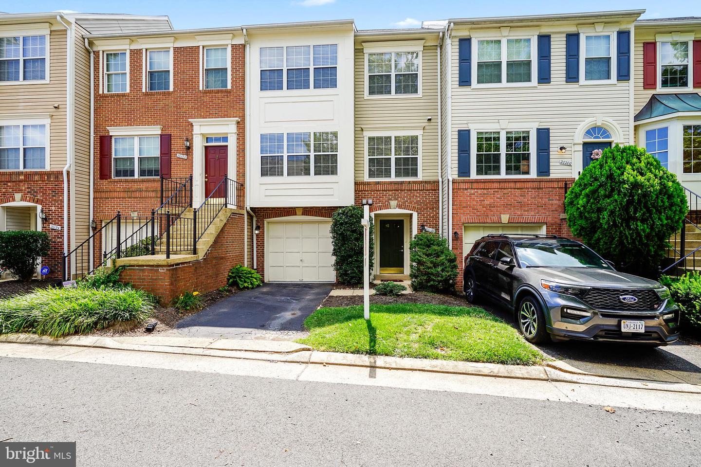 20198 BROOKVIEW SQ, ASHBURN, Virginia 20147, 3 Bedrooms Bedrooms, ,2 BathroomsBathrooms,Residential,For sale,20198 BROOKVIEW SQ,VALO2102586 MLS # VALO2102586