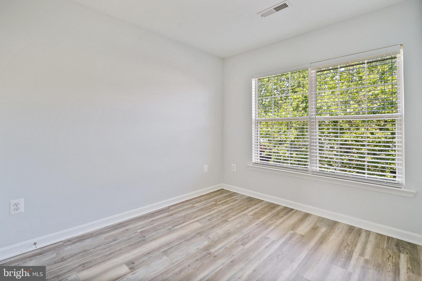 20198 BROOKVIEW SQ, ASHBURN, Virginia 20147, 3 Bedrooms Bedrooms, ,2 BathroomsBathrooms,Residential,For sale,20198 BROOKVIEW SQ,VALO2102586 MLS # VALO2102586
