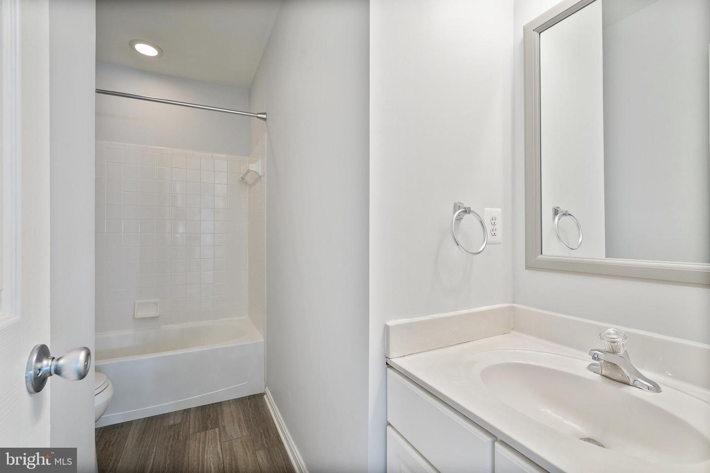 20198 BROOKVIEW SQ, ASHBURN, Virginia 20147, 3 Bedrooms Bedrooms, ,2 BathroomsBathrooms,Residential,For sale,20198 BROOKVIEW SQ,VALO2102586 MLS # VALO2102586