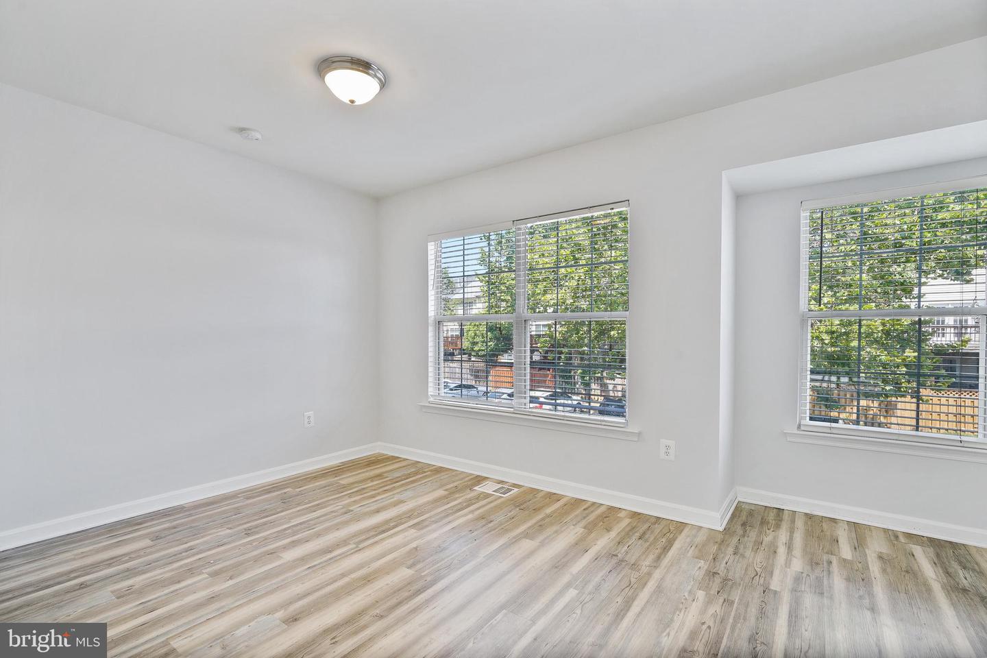 20198 BROOKVIEW SQ, ASHBURN, Virginia 20147, 3 Bedrooms Bedrooms, ,2 BathroomsBathrooms,Residential,For sale,20198 BROOKVIEW SQ,VALO2102586 MLS # VALO2102586