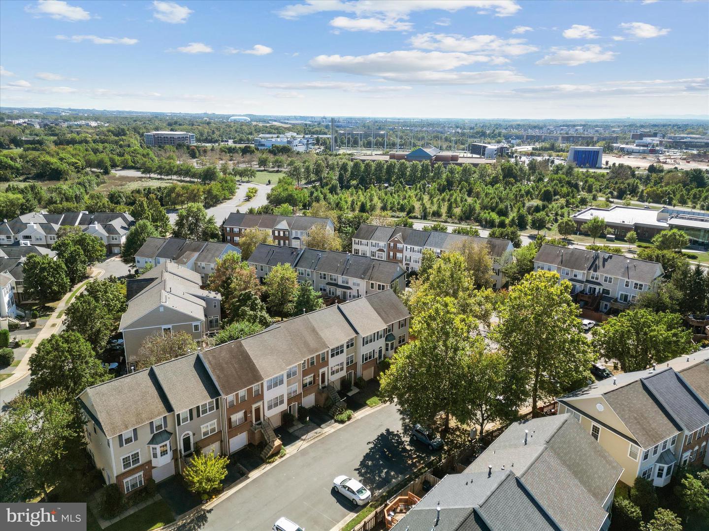 20198 BROOKVIEW SQ, ASHBURN, Virginia 20147, 3 Bedrooms Bedrooms, ,2 BathroomsBathrooms,Residential,For sale,20198 BROOKVIEW SQ,VALO2102586 MLS # VALO2102586