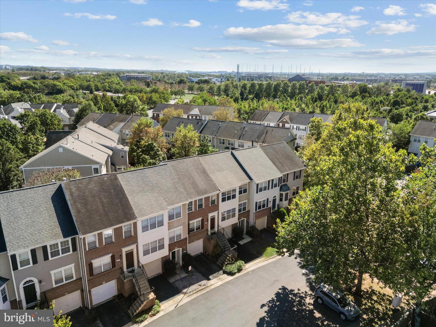 20198 BROOKVIEW SQ, ASHBURN, Virginia 20147, 3 Bedrooms Bedrooms, ,2 BathroomsBathrooms,Residential,For sale,20198 BROOKVIEW SQ,VALO2102586 MLS # VALO2102586