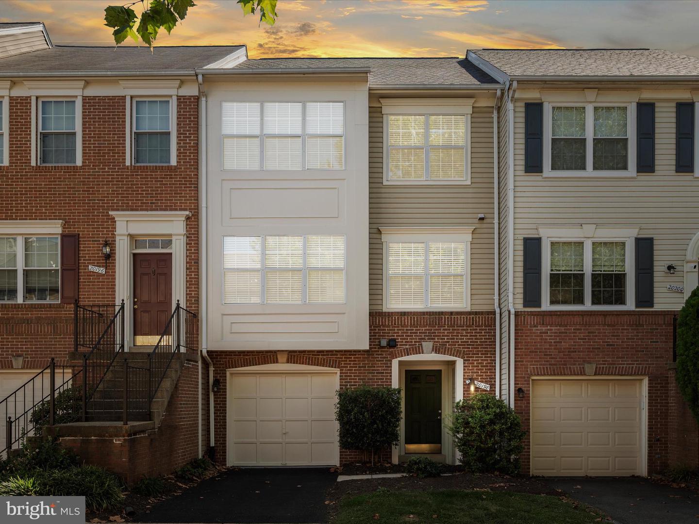 20198 BROOKVIEW SQ, ASHBURN, Virginia 20147, 3 Bedrooms Bedrooms, ,2 BathroomsBathrooms,Residential,For sale,20198 BROOKVIEW SQ,VALO2102586 MLS # VALO2102586