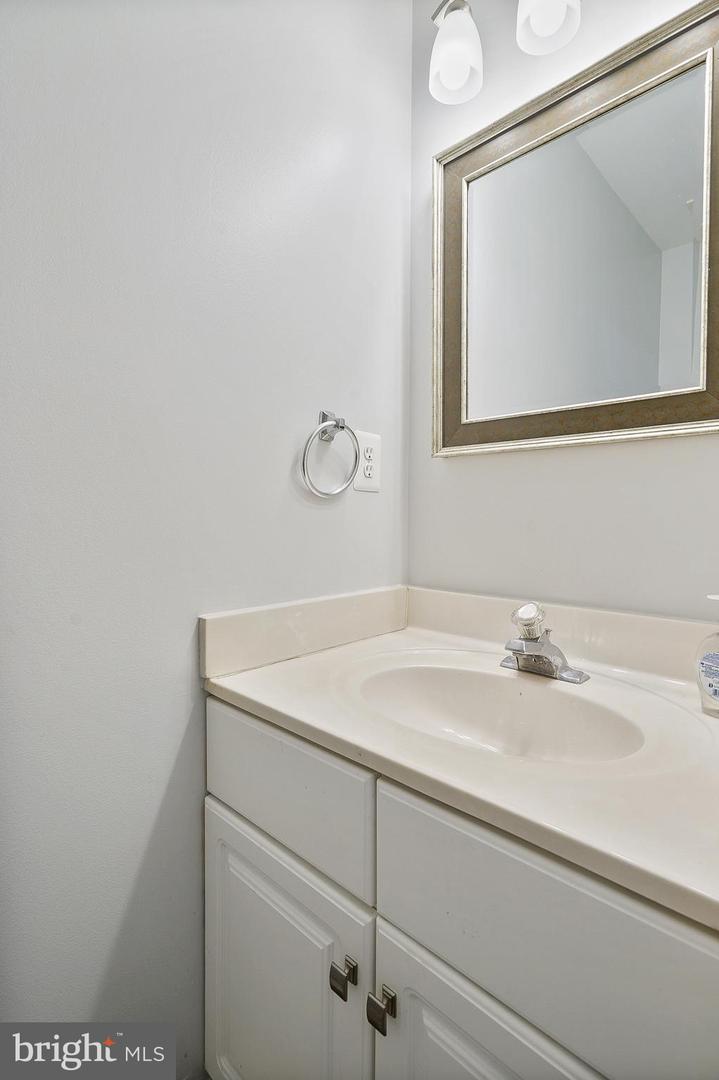 20198 BROOKVIEW SQ, ASHBURN, Virginia 20147, 3 Bedrooms Bedrooms, ,2 BathroomsBathrooms,Residential,For sale,20198 BROOKVIEW SQ,VALO2102586 MLS # VALO2102586