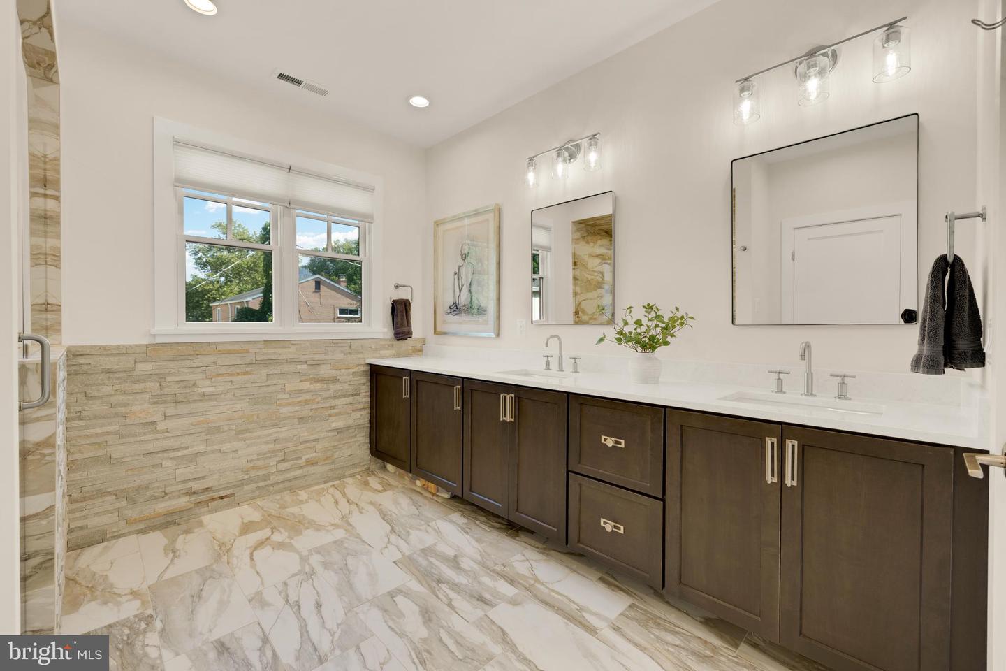 637 21ST ST S, ARLINGTON, Virginia 22202, 5 Bedrooms Bedrooms, 21 Rooms Rooms,4 BathroomsBathrooms,Residential,For sale,637 21ST ST S,VAAR2061104 MLS # VAAR2061104