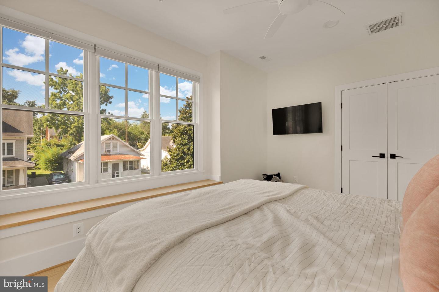 637 21ST ST S, ARLINGTON, Virginia 22202, 5 Bedrooms Bedrooms, 21 Rooms Rooms,4 BathroomsBathrooms,Residential,For sale,637 21ST ST S,VAAR2061104 MLS # VAAR2061104