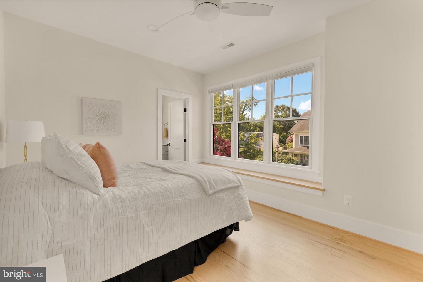 637 21ST ST S, ARLINGTON, Virginia 22202, 5 Bedrooms Bedrooms, 21 Rooms Rooms,4 BathroomsBathrooms,Residential,For sale,637 21ST ST S,VAAR2061104 MLS # VAAR2061104