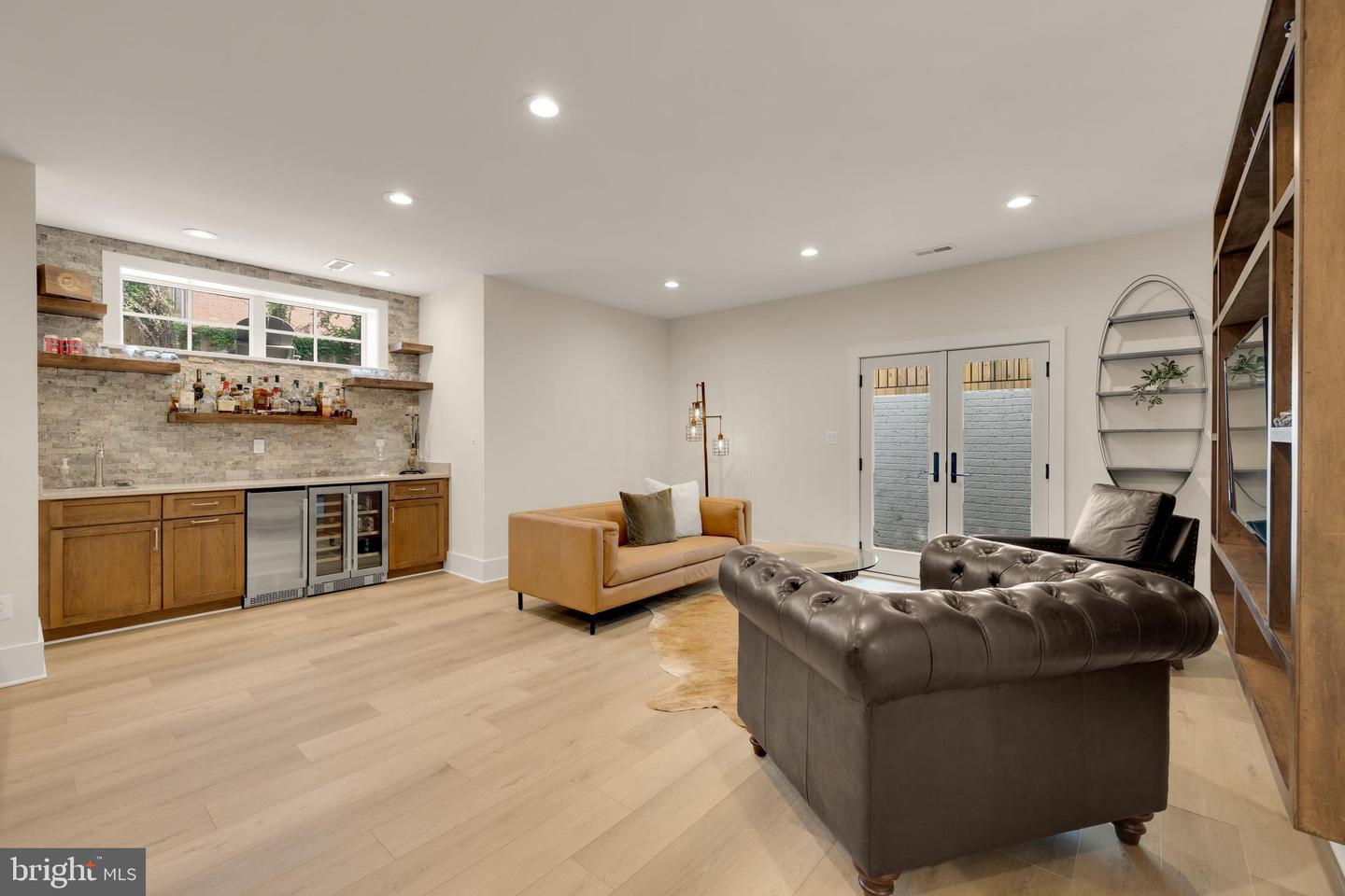 637 21ST ST S, ARLINGTON, Virginia 22202, 5 Bedrooms Bedrooms, 21 Rooms Rooms,4 BathroomsBathrooms,Residential,For sale,637 21ST ST S,VAAR2061104 MLS # VAAR2061104