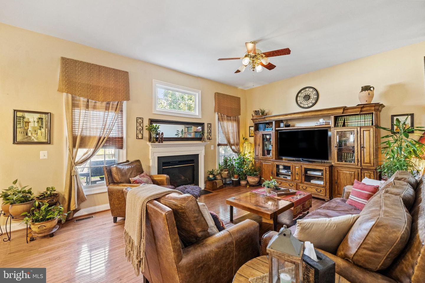 13042 TAVERNER LOOP, WOODBRIDGE, Virginia 22192, 5 Bedrooms Bedrooms, ,3 BathroomsBathrooms,Residential,For sale,13042 TAVERNER LOOP,VAPW2099612 MLS # VAPW2099612