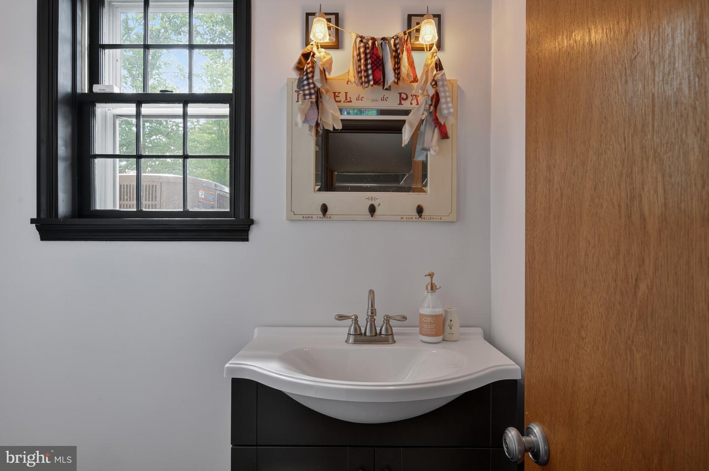 1102 ALDEN RD, ALEXANDRIA, Virginia 22308, 4 Bedrooms Bedrooms, ,3 BathroomsBathrooms,Residential,For sale,1102 ALDEN RD,VAFX2256608 MLS # VAFX2256608