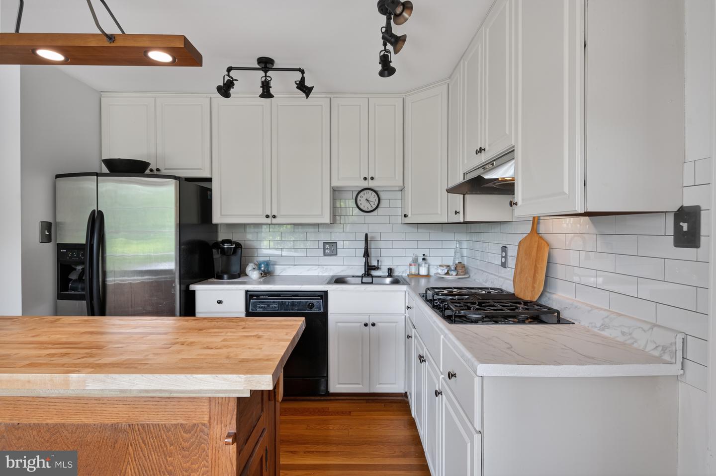 1102 ALDEN RD, ALEXANDRIA, Virginia 22308, 4 Bedrooms Bedrooms, ,3 BathroomsBathrooms,Residential,For sale,1102 ALDEN RD,VAFX2256608 MLS # VAFX2256608