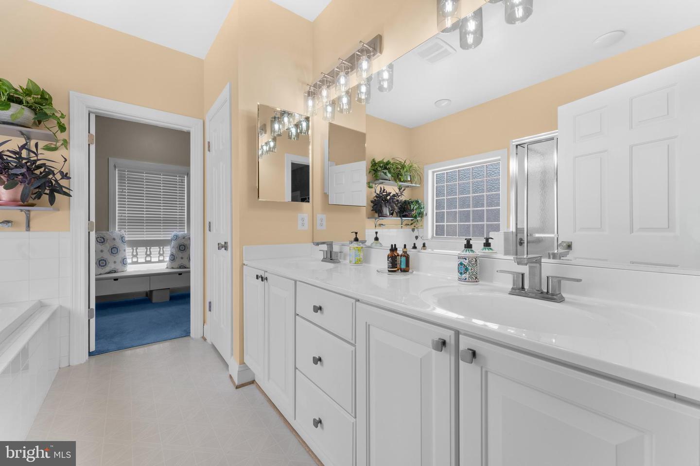 248 CARRIAGE CHASE CIR, WARRENTON, Virginia 20186, 3 Bedrooms Bedrooms, ,2 BathroomsBathrooms,Residential,For sale,248 CARRIAGE CHASE CIR,VAFQ2017544 MLS # VAFQ2017544