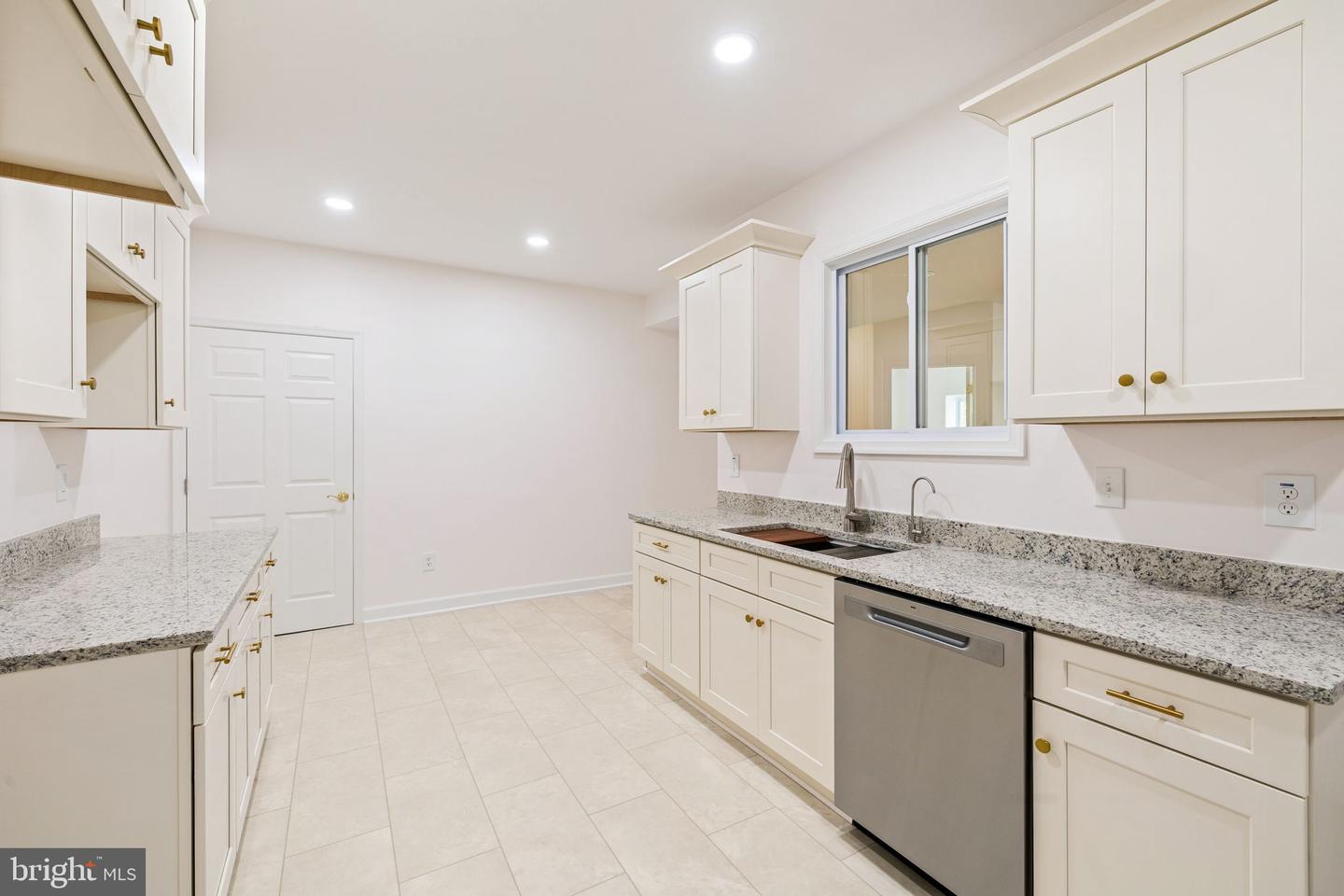 3224 LOST POND CT, TRIANGLE, Virginia 22172, 6 Bedrooms Bedrooms, ,5 BathroomsBathrooms,Residential,For sale,3224 LOST POND CT,VAPW2099762 MLS # VAPW2099762