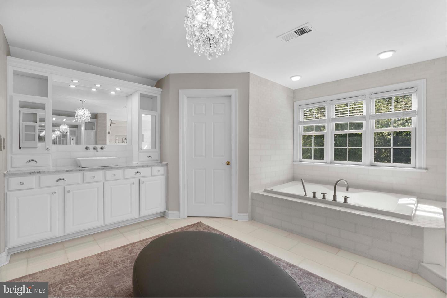 36380 HESKETT LN, HILLSBORO, Virginia 20132, 5 Bedrooms Bedrooms, ,5 BathroomsBathrooms,Residential,For sale,36380 HESKETT LN,VALO2102982 MLS # VALO2102982