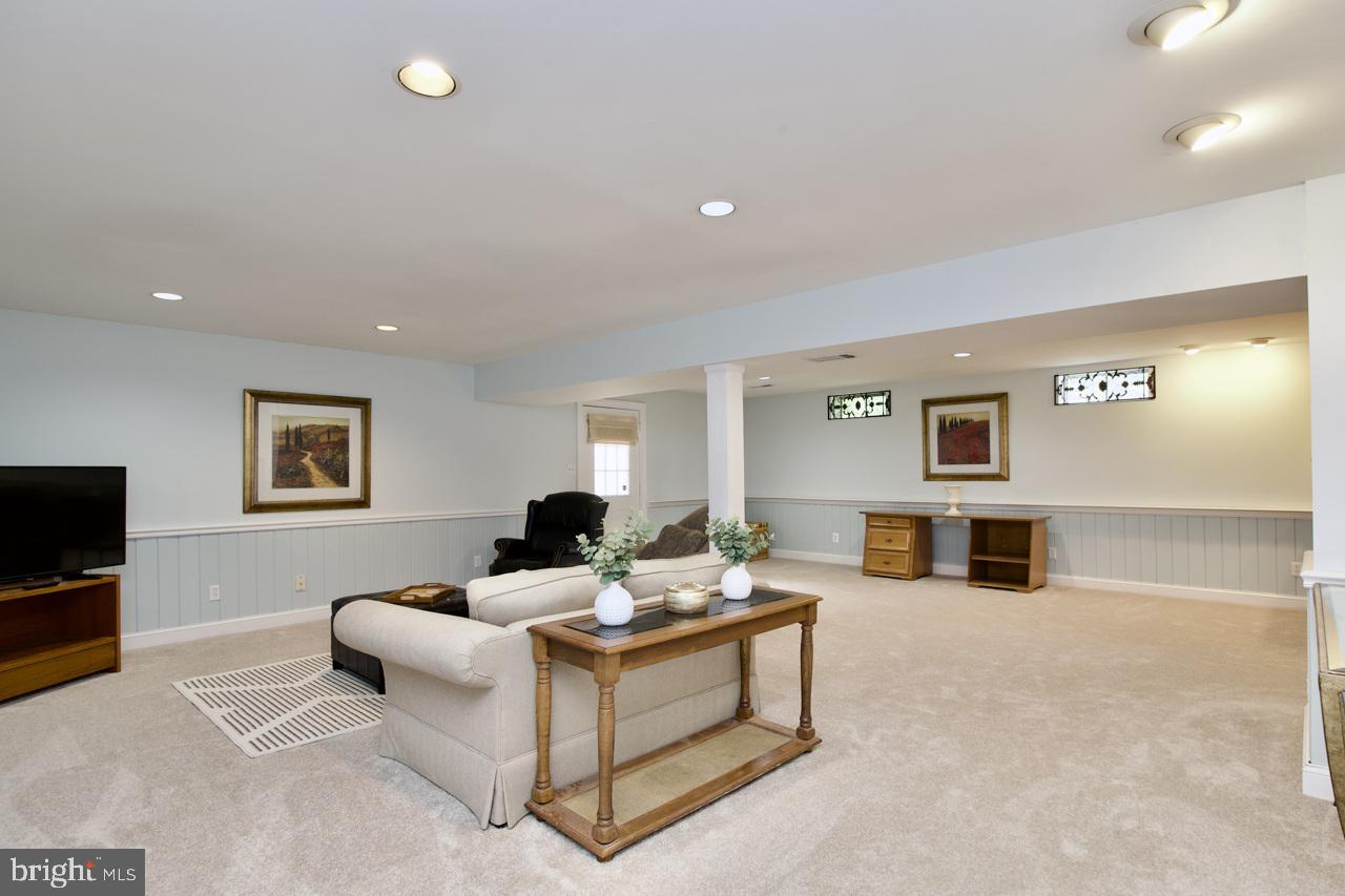 5439 ASHLEIGH RD, FAIRFAX, Virginia 22030, 4 Bedrooms Bedrooms, 8 Rooms Rooms,3 BathroomsBathrooms,Residential,For sale,5439 ASHLEIGH RD,VAFX2257214 MLS # VAFX2257214