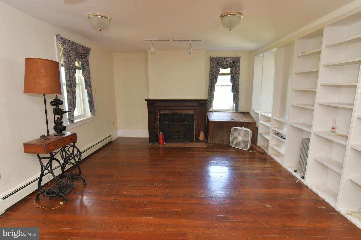 1301 FRONT ROYAL PIKE, WINCHESTER, Virginia 22602, 6 Bedrooms Bedrooms, ,3 BathroomsBathrooms,Residential,For sale,1301 FRONT ROYAL PIKE,VAFV2035618 MLS # VAFV2035618