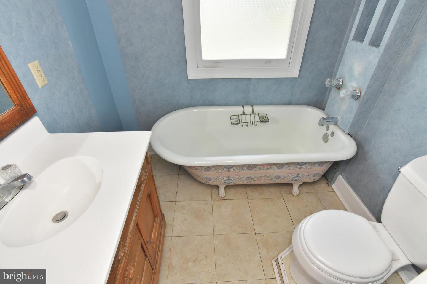 1301 FRONT ROYAL PIKE, WINCHESTER, Virginia 22602, 6 Bedrooms Bedrooms, ,3 BathroomsBathrooms,Residential,For sale,1301 FRONT ROYAL PIKE,VAFV2035618 MLS # VAFV2035618