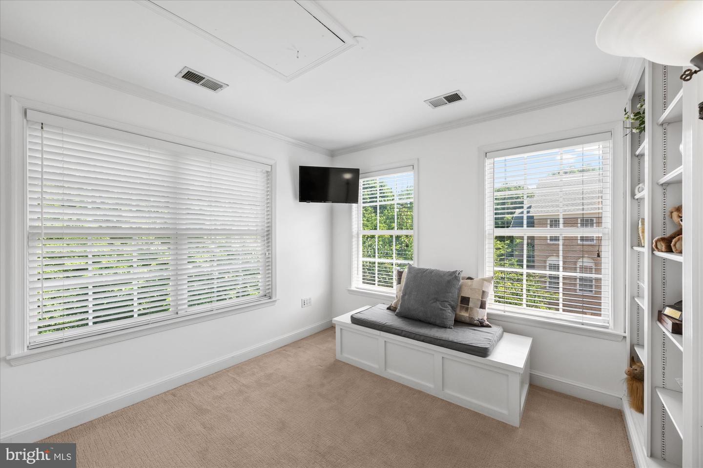 4648 LAMBERT DR, ALEXANDRIA, Virginia 22311, 3 Bedrooms Bedrooms, ,3 BathroomsBathrooms,Residential,For sale,4648 LAMBERT DR,VAAX2047802 MLS # VAAX2047802