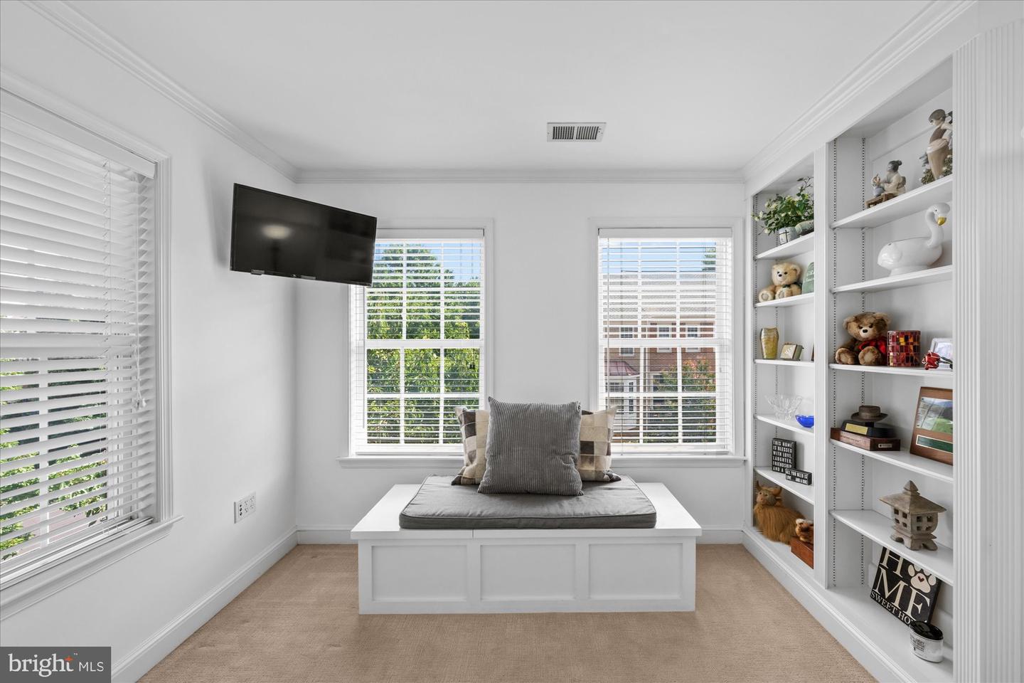 4648 LAMBERT DR, ALEXANDRIA, Virginia 22311, 3 Bedrooms Bedrooms, ,3 BathroomsBathrooms,Residential,For sale,4648 LAMBERT DR,VAAX2047802 MLS # VAAX2047802