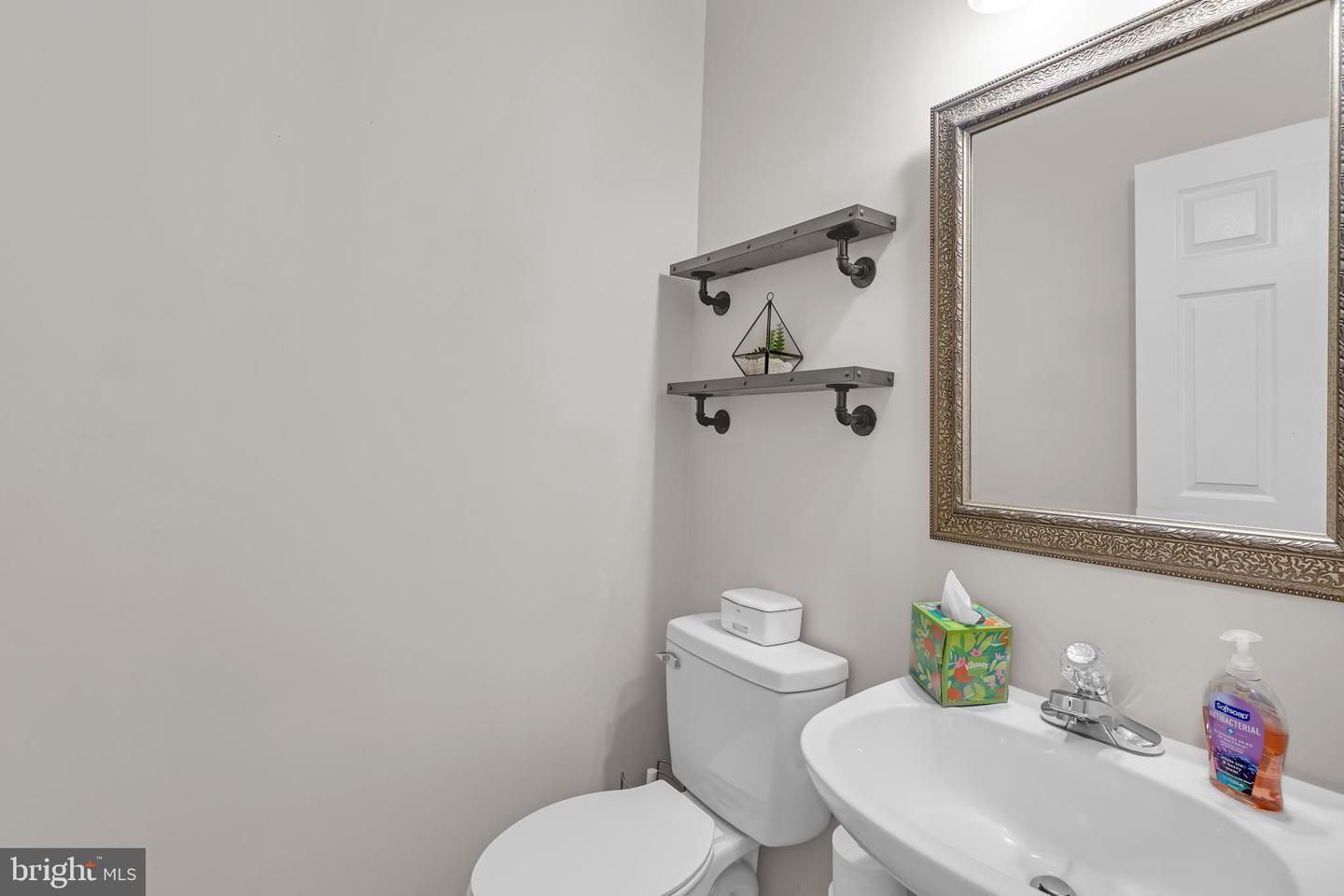 8778 GRANTHAM CT, BRISTOW, Virginia 20136, 5 Bedrooms Bedrooms, ,3 BathroomsBathrooms,Residential,For sale,8778 GRANTHAM CT,VAPW2099886 MLS # VAPW2099886