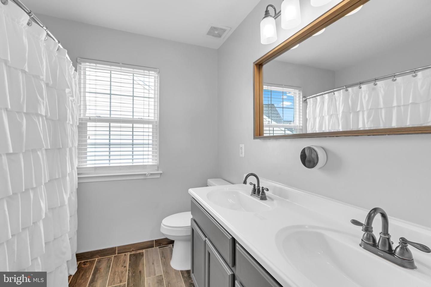 8778 GRANTHAM CT, BRISTOW, Virginia 20136, 5 Bedrooms Bedrooms, ,3 BathroomsBathrooms,Residential,For sale,8778 GRANTHAM CT,VAPW2099886 MLS # VAPW2099886