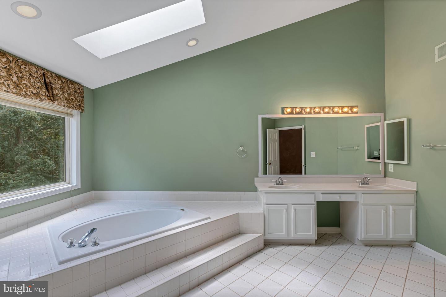 14501 PICKET OAKS RD, CENTREVILLE, Virginia 20121, 5 Bedrooms Bedrooms, ,3 BathroomsBathrooms,Residential,For sale,14501 PICKET OAKS RD,VAFX2257428 MLS # VAFX2257428