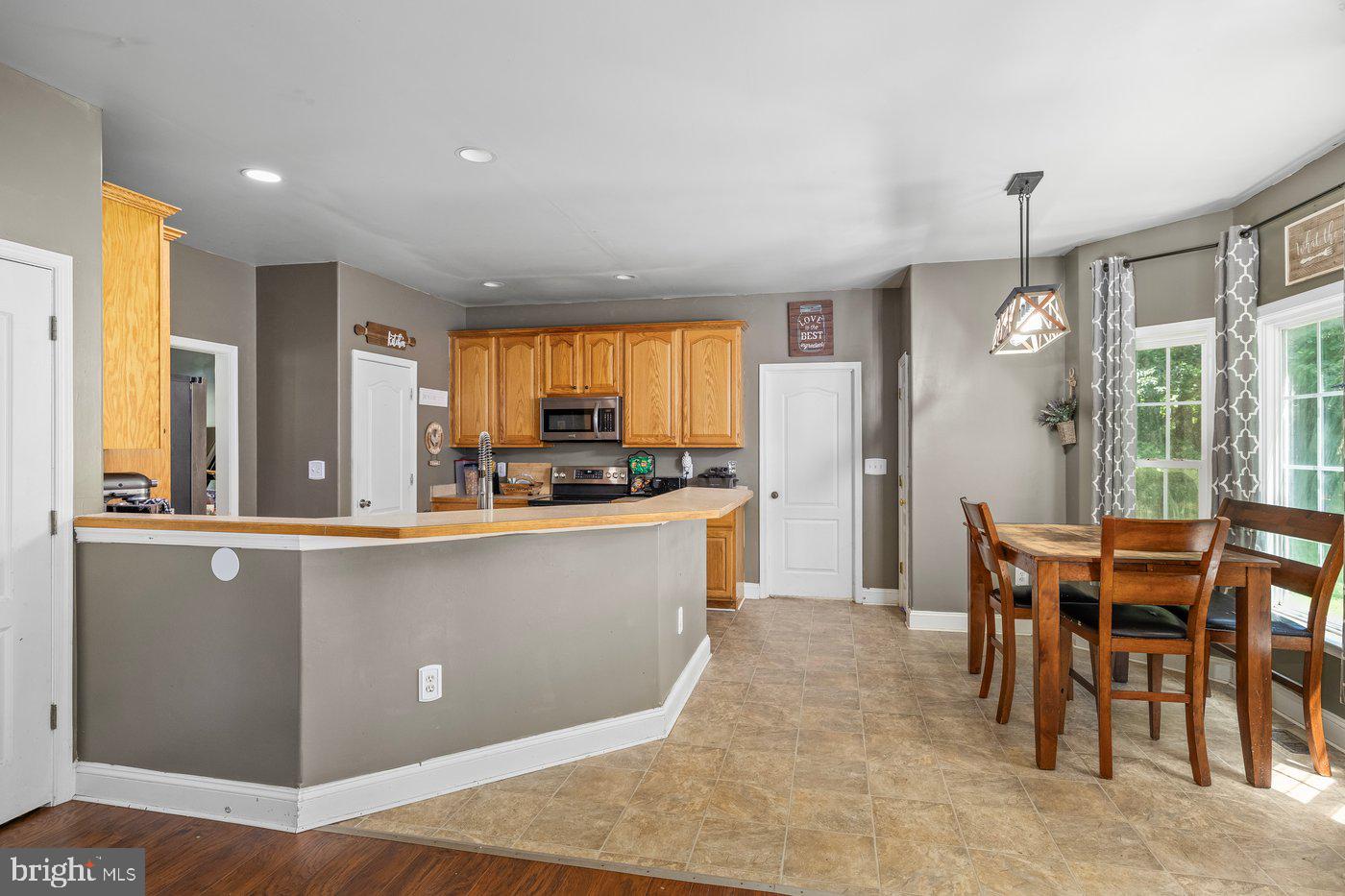 6325 GRACE HL, SPOTSYLVANIA, Virginia 22551, 5 Bedrooms Bedrooms, ,2 BathroomsBathrooms,Residential,For sale,6325 GRACE HL,VASP2034916 MLS # VASP2034916