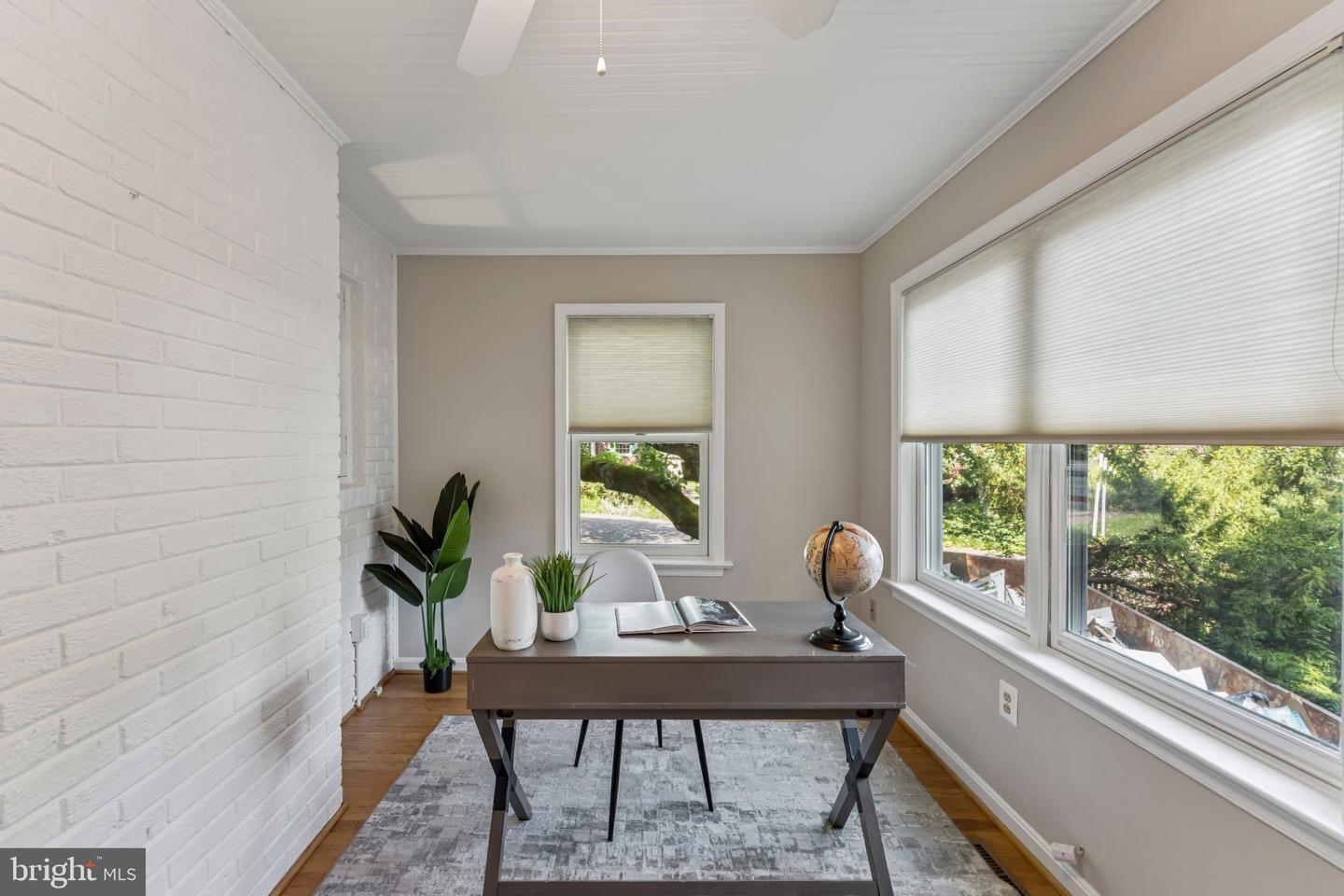 1811 N WAKEFIELD ST, ARLINGTON, Virginia 22207, 3 Bedrooms Bedrooms, ,2 BathroomsBathrooms,Residential,For sale,1811 N WAKEFIELD ST,VAAR2061382 MLS # VAAR2061382