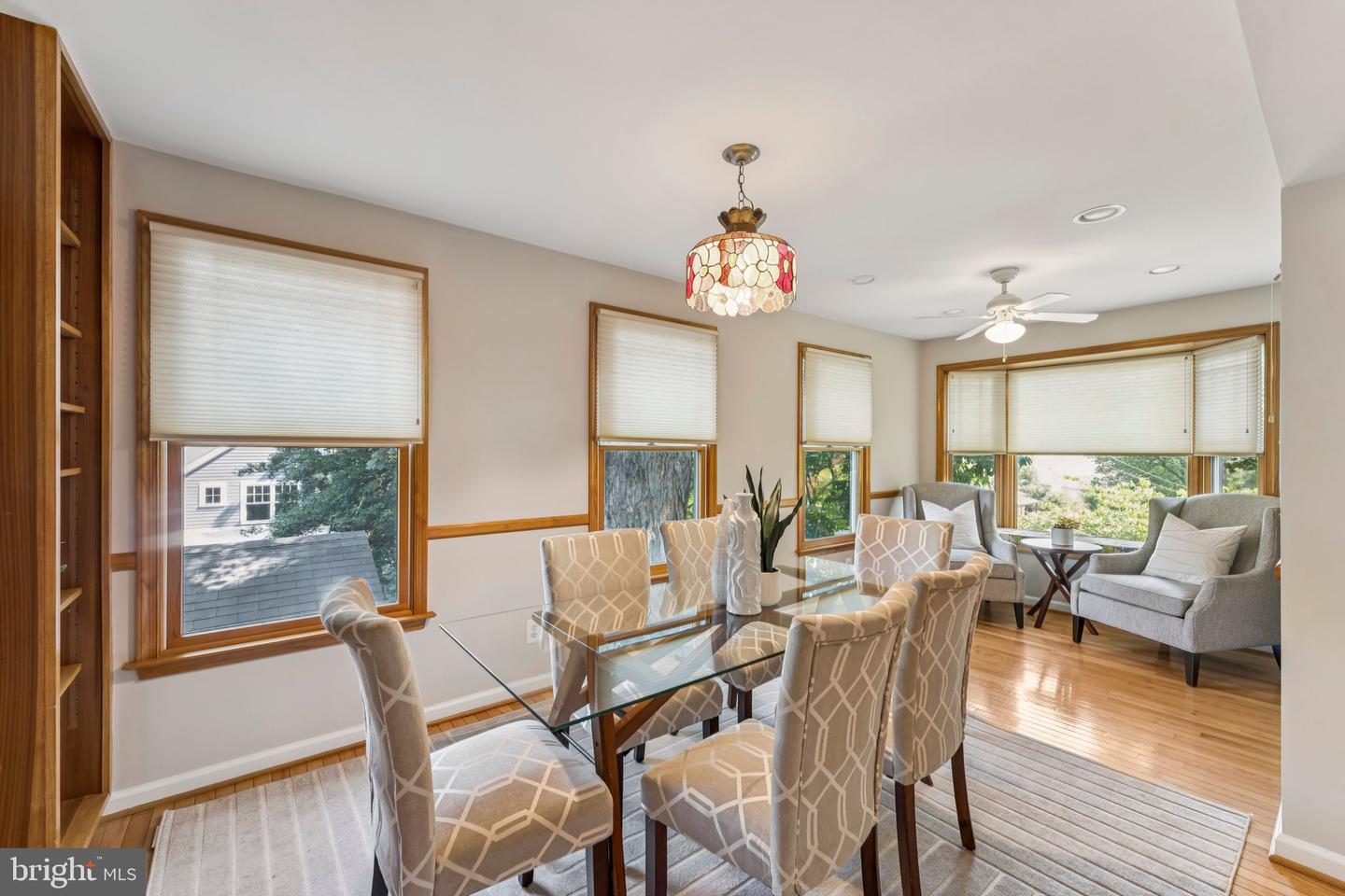 1811 N WAKEFIELD ST, ARLINGTON, Virginia 22207, 3 Bedrooms Bedrooms, ,2 BathroomsBathrooms,Residential,For sale,1811 N WAKEFIELD ST,VAAR2061382 MLS # VAAR2061382