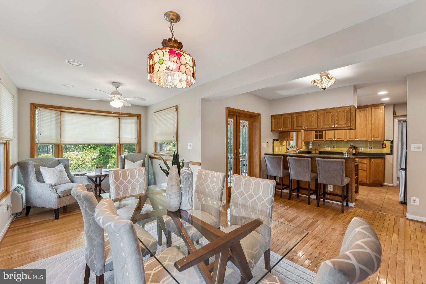 1811 N WAKEFIELD ST, ARLINGTON, Virginia 22207, 3 Bedrooms Bedrooms, ,2 BathroomsBathrooms,Residential,For sale,1811 N WAKEFIELD ST,VAAR2061382 MLS # VAAR2061382
