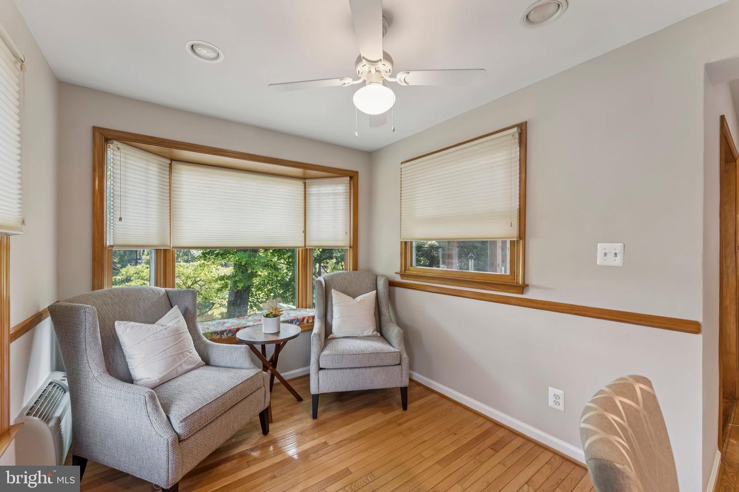 1811 N WAKEFIELD ST, ARLINGTON, Virginia 22207, 3 Bedrooms Bedrooms, ,2 BathroomsBathrooms,Residential,For sale,1811 N WAKEFIELD ST,VAAR2061382 MLS # VAAR2061382