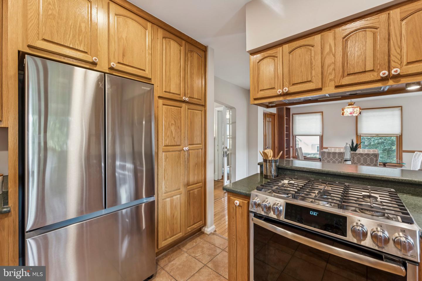 1811 N WAKEFIELD ST, ARLINGTON, Virginia 22207, 3 Bedrooms Bedrooms, ,2 BathroomsBathrooms,Residential,For sale,1811 N WAKEFIELD ST,VAAR2061382 MLS # VAAR2061382