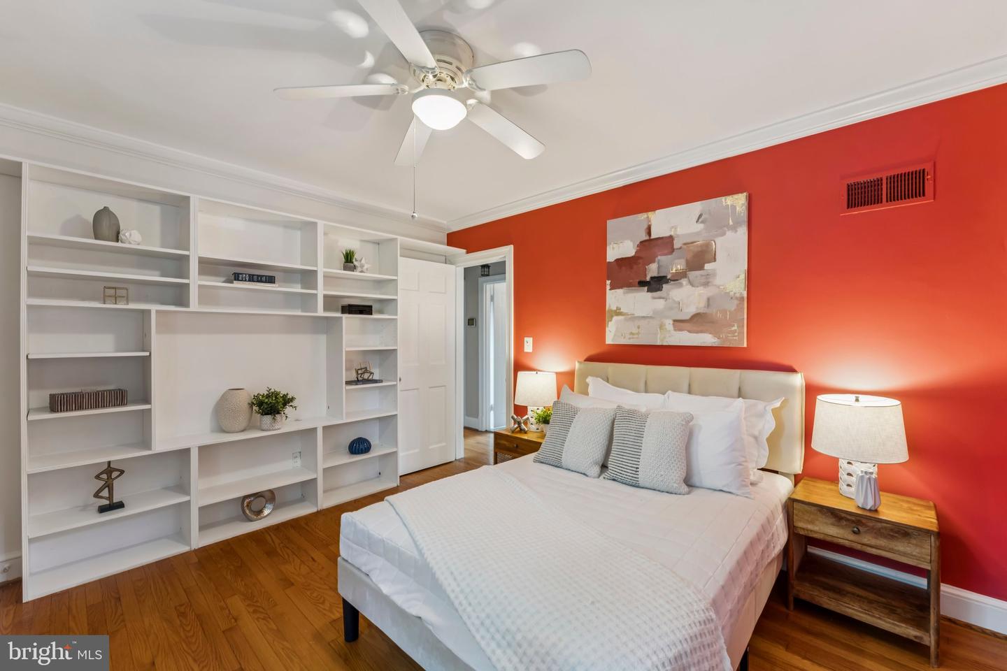 1811 N WAKEFIELD ST, ARLINGTON, Virginia 22207, 3 Bedrooms Bedrooms, ,2 BathroomsBathrooms,Residential,For sale,1811 N WAKEFIELD ST,VAAR2061382 MLS # VAAR2061382