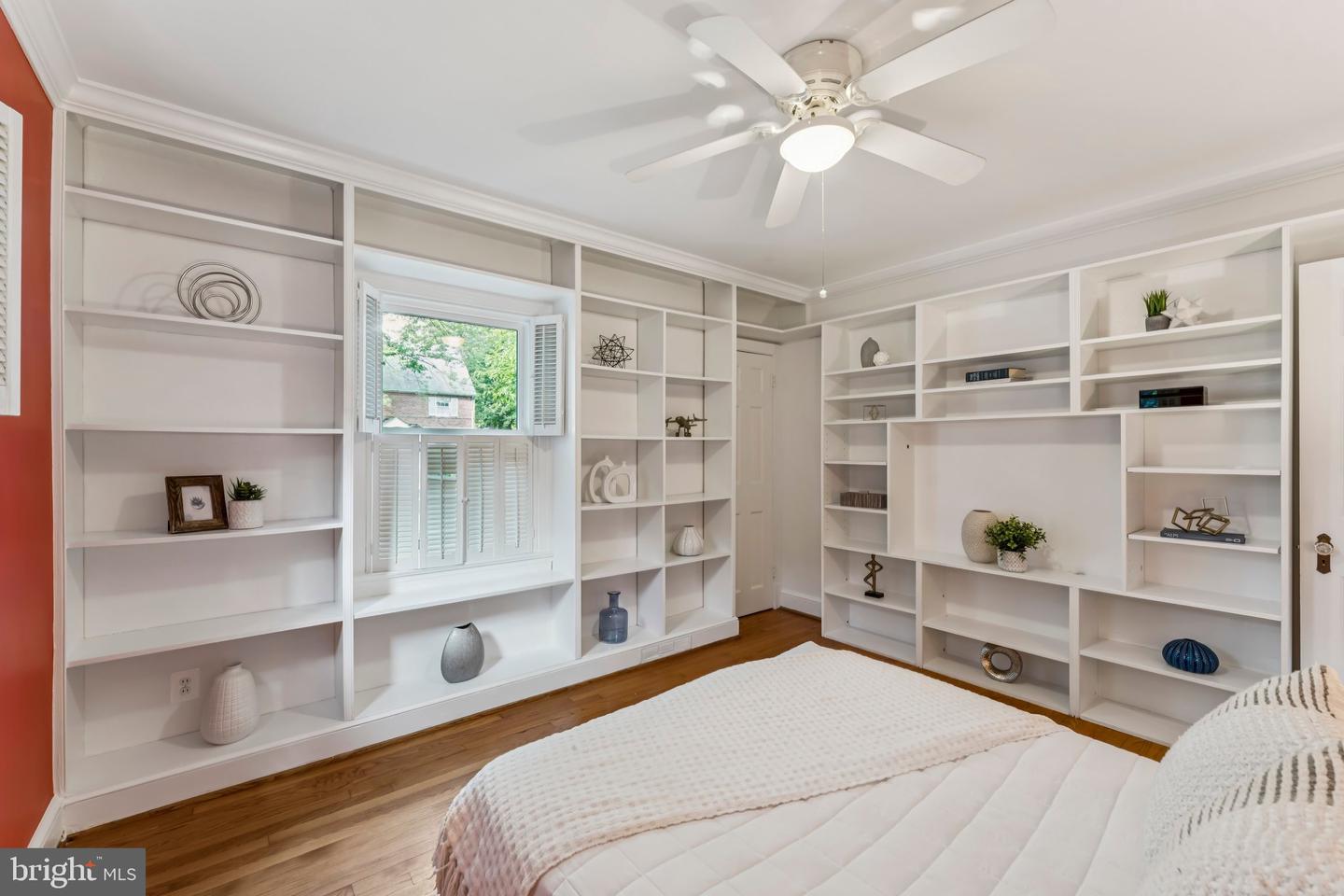 1811 N WAKEFIELD ST, ARLINGTON, Virginia 22207, 3 Bedrooms Bedrooms, ,2 BathroomsBathrooms,Residential,For sale,1811 N WAKEFIELD ST,VAAR2061382 MLS # VAAR2061382