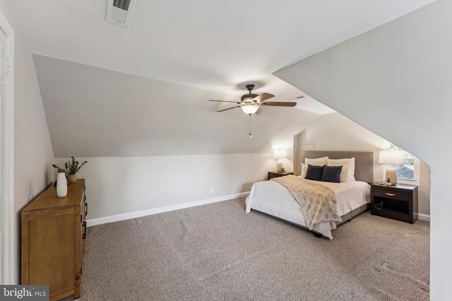 1811 N WAKEFIELD ST, ARLINGTON, Virginia 22207, 3 Bedrooms Bedrooms, ,2 BathroomsBathrooms,Residential,For sale,1811 N WAKEFIELD ST,VAAR2061382 MLS # VAAR2061382